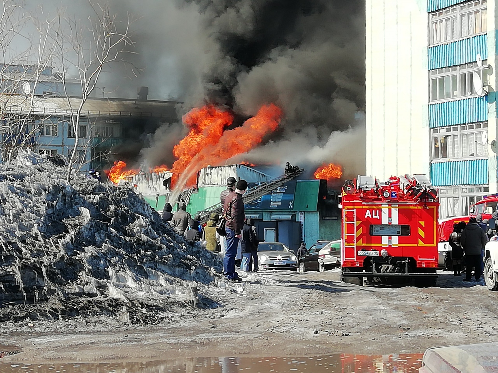 В Воркуте из-за пожара в магазине эвакуировали жильцов соседнего дома « БНК