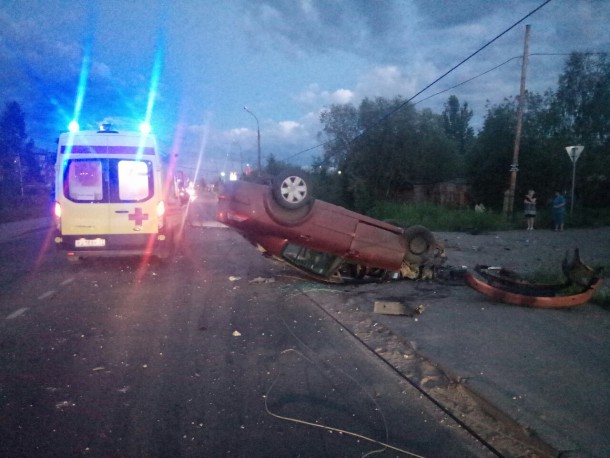 В ДТП с перевернувшимся автомобилем в Лесозаводе пострадала девушка