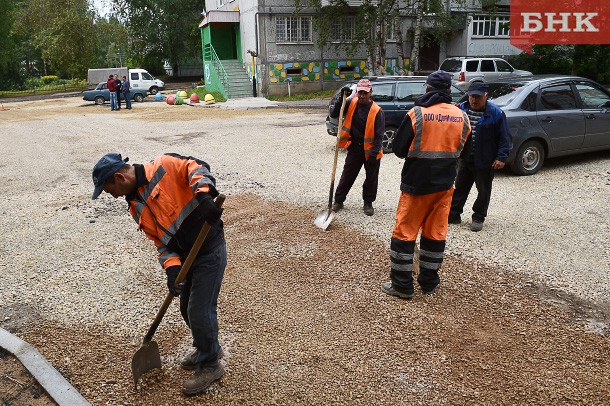 В столице Коми ждет приемки первый отремонтированный двор