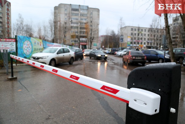 Сыктывкарцы пожаловались на «полосу препятствий» возле Республиканского стадиона