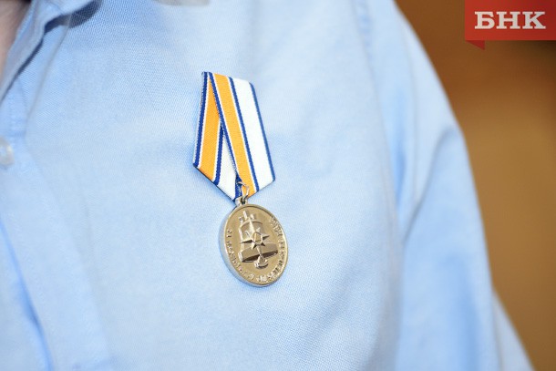 Руководитель фотослужбы БНК Виктор Бобырь удостоен медали МЧС России