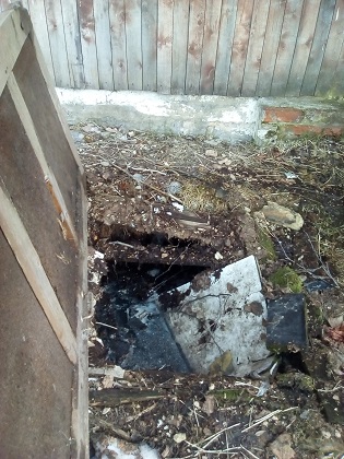 Народный корреспондент: «Коммунальщики не могут победить выгребную яму в печорском поселке» 