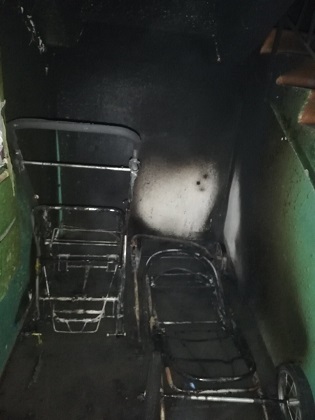 На пожаре в Воркуте 19-летняя девушка отравилась дымом 
