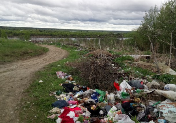 В Жешарте разрастается стихийная свалка