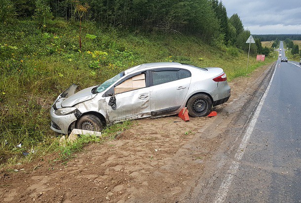 В Княжпогостском районе Коми перевернулся Renault Fluence