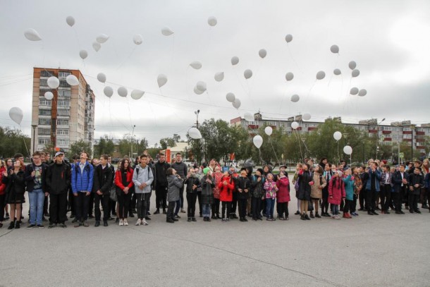 Партийцы Усинска почтили память жертв бесланской трагедии