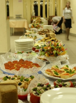 Покончив с обсуждением предвыборной ситуации, \